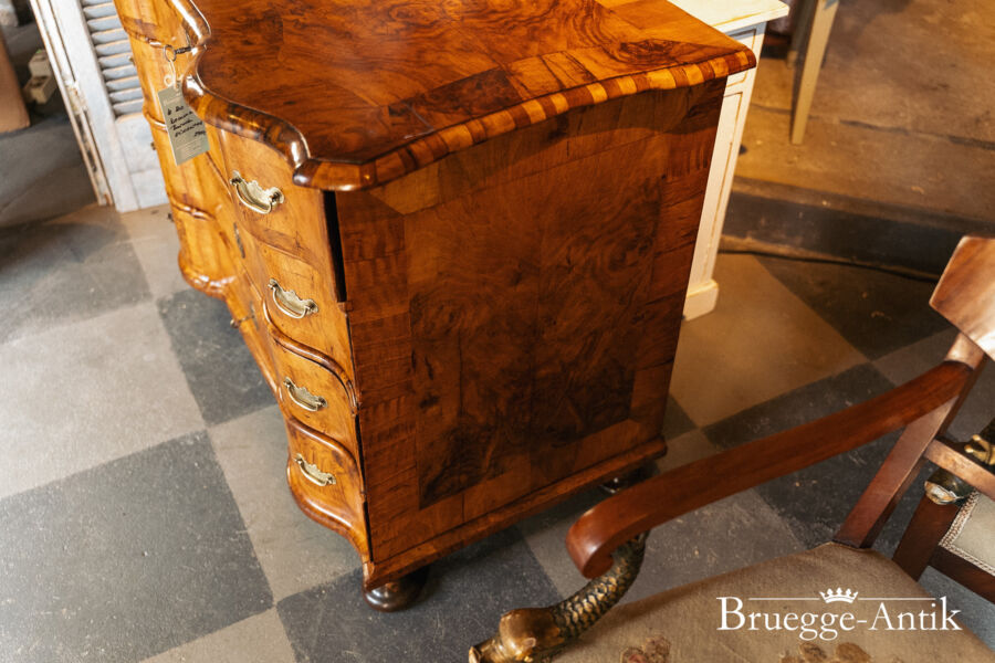 111 Antiquitaet zu verkaufen Bruegge Antik Ostern 2026 - Brügge Antik