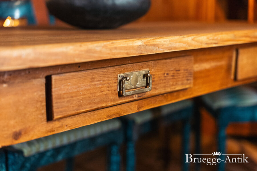 230 Antiquitaet zu verkaufen Bruegge Antik Ostern 2026 - Brügge Antik