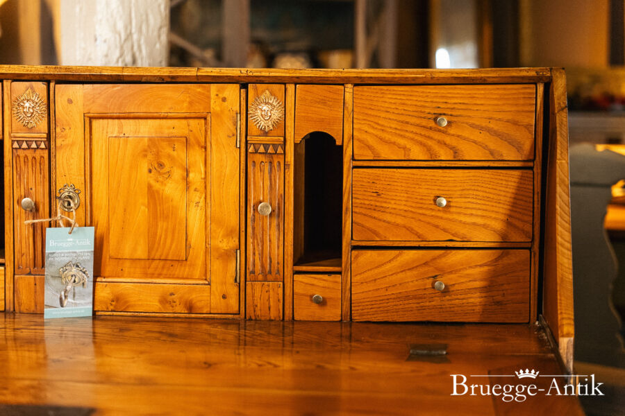 270 Antiquitaet zu verkaufen Bruegge Antik Ostern 2026 - Brügge Antik