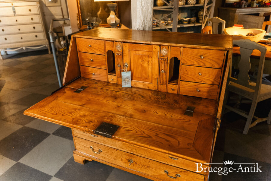 272 Antiquitaet zu verkaufen Bruegge Antik Ostern 2026 - Brügge Antik