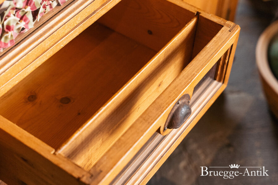 338 Antiquitaet zu verkaufen Bruegge Antik Ostern 2026 - Brügge Antik