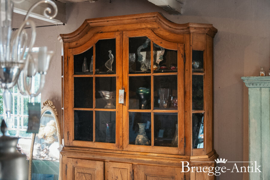 Bruegge Antik Antiquitaet April 2025 128 - Brügge Antik