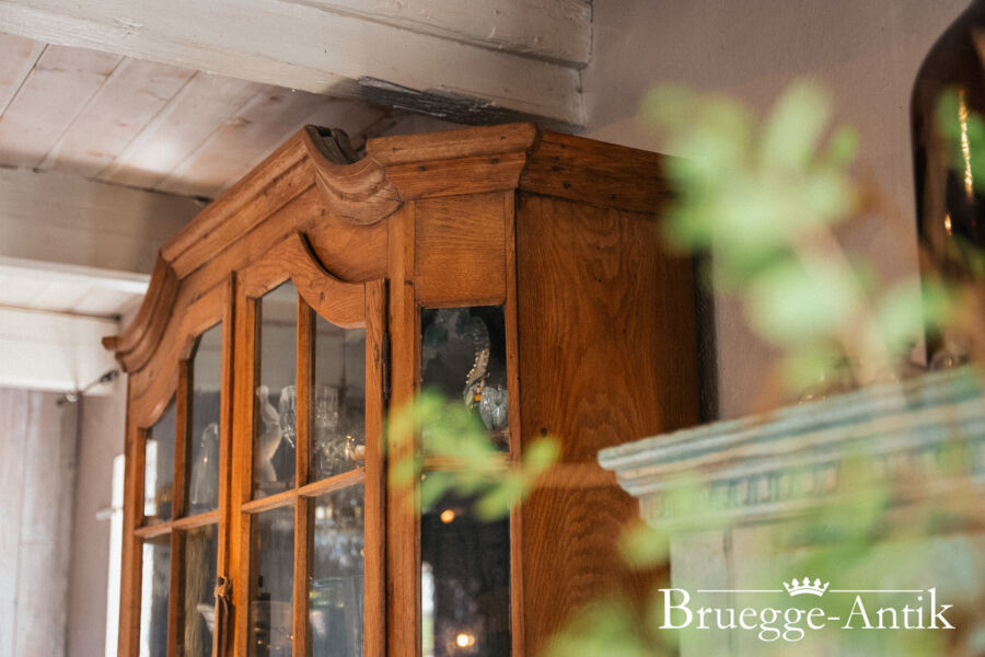 Bruegge Antik Antiquitaet April 2025 129 - Brügge Antik