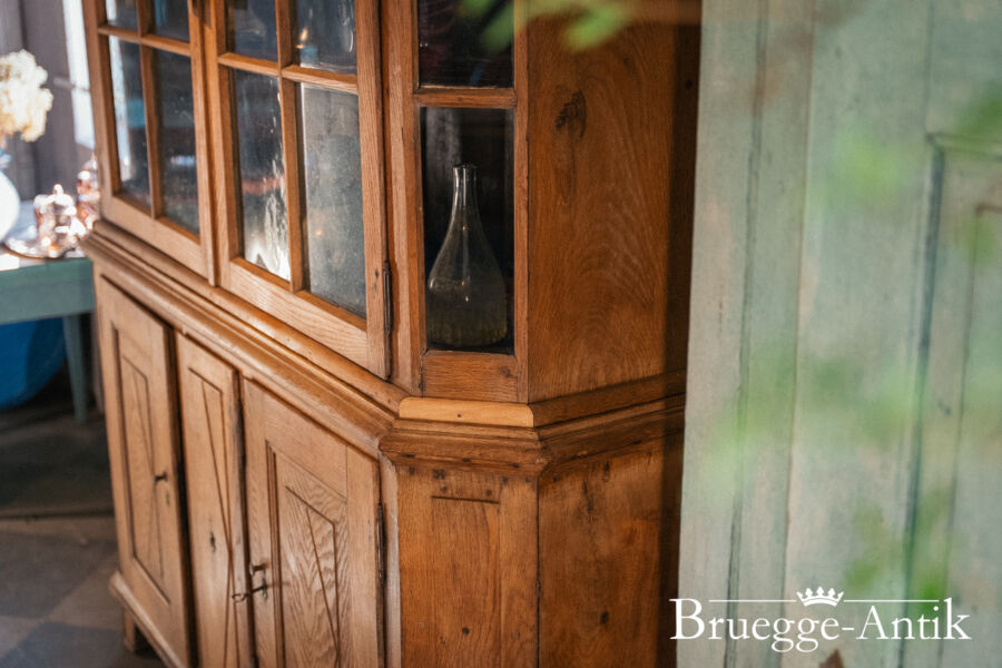 Bruegge Antik Antiquitaet April 2025 130 - Brügge Antik