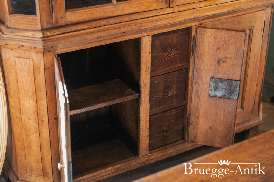 Bruegge Antik Antiquitaet April 2025 134 - Brügge Antik