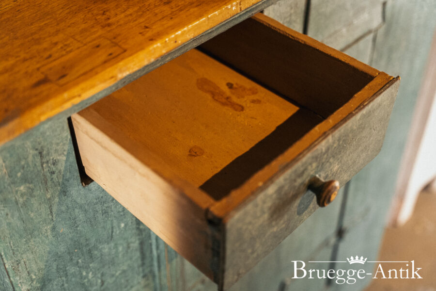 Bruegge Antik Antiquitaet April 2025 249 - Brügge Antik