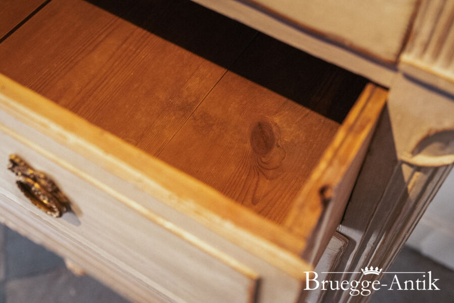 Bruegge Antik Antiquitaet April 2025 60 - Brügge Antik