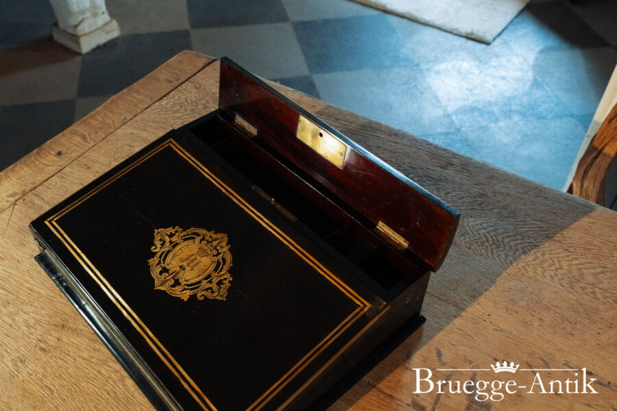 Bruegge Antik Antiquitaet August 2025 245 - Brügge Antik