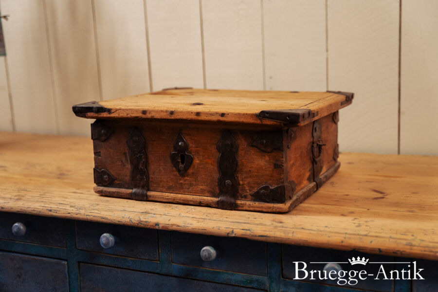 Bruegge Antik Antiquitaet August 2025 302 - Brügge Antik