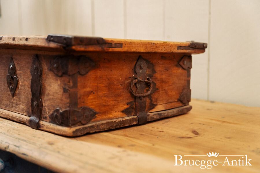 Bruegge Antik Antiquitaet August 2025 305 - Brügge Antik