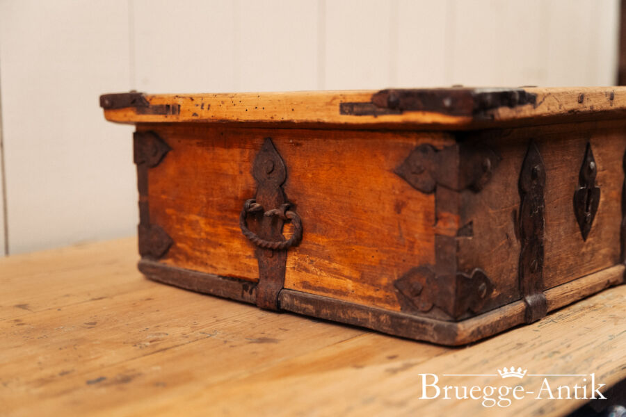 Bruegge Antik Antiquitaet August 2025 306 - Brügge Antik