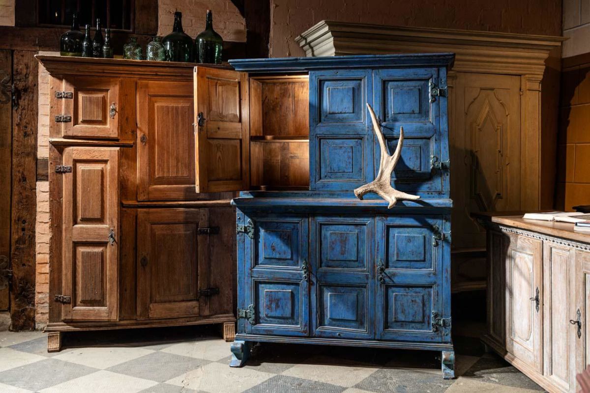Finnischer Vorratsschrank von der Ostsee in Blau - Brügge Antik