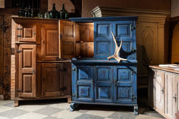 Finnischer Vorratsschrank von der Ostsee in Blau - Brügge Antik