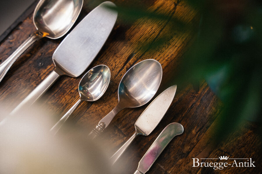 192 Bruegge Antik 06 2023 Antiquitaet Foto - Brügge Antik