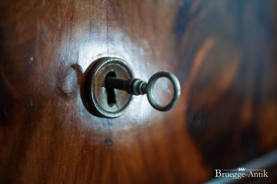 Antiquitaet Bruegge Antik 366 - Brügge Antik