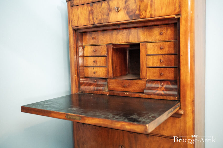 Antiquitaet Bruegge Antik 368 - Brügge Antik