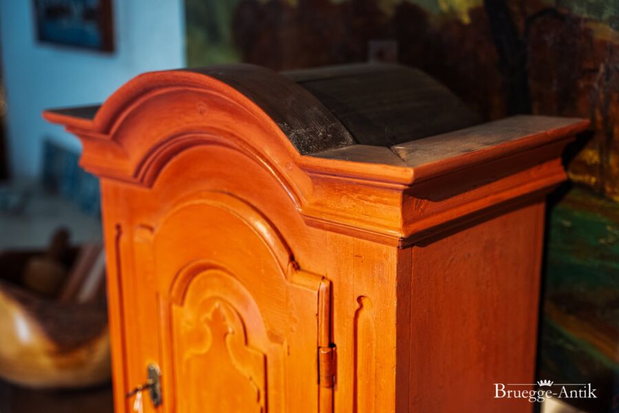 6 Antiquitaet Bruegge Antik 323 - Brügge Antik