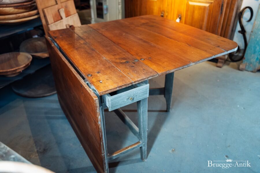 6 Antiquitaet Bruegge Antik 330 - Brügge Antik